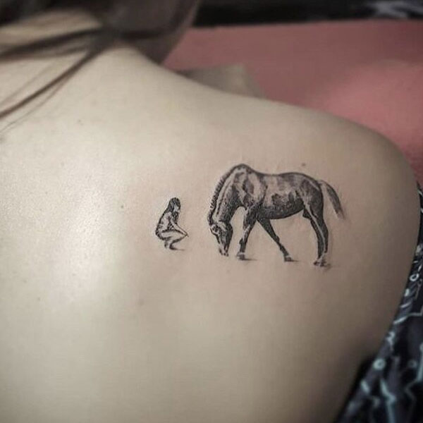 Tattoo con ngựa nhỏ
