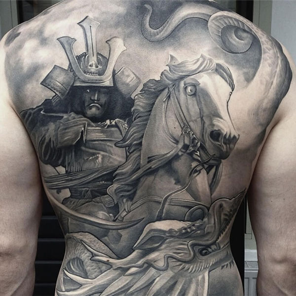 Tattoo con cái ngựa full sườn lưng cực kỳ đẹp