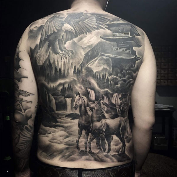 Tattoo con ngựa full lưng siêu chất