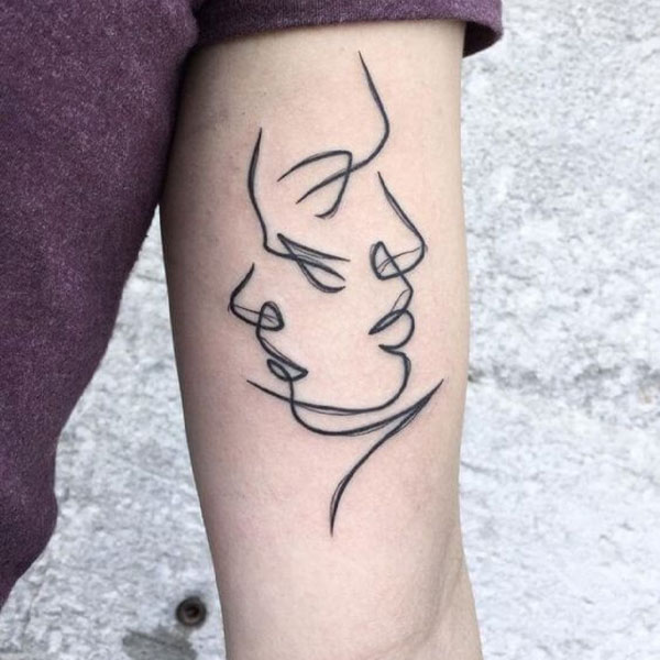 Tattoo cung song tử bắp tay