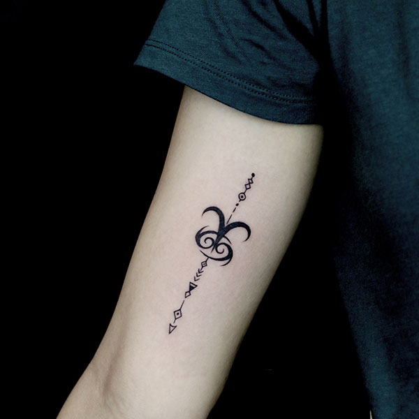 Tattoo cung bạch dương mini nam