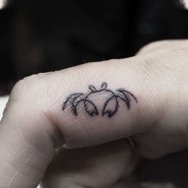 Tattoo cung cự giải ngón tay