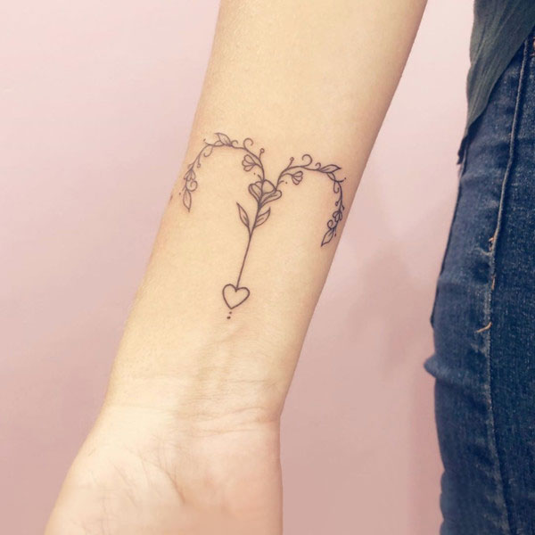 Tattoo cung hoàng đạo bạch dương ở cánh tay