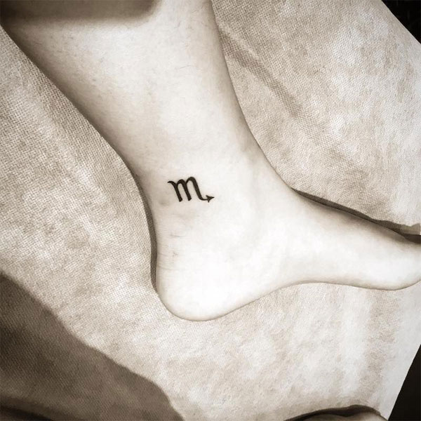 Tattoo cung hoàng đạo ở cổ chân