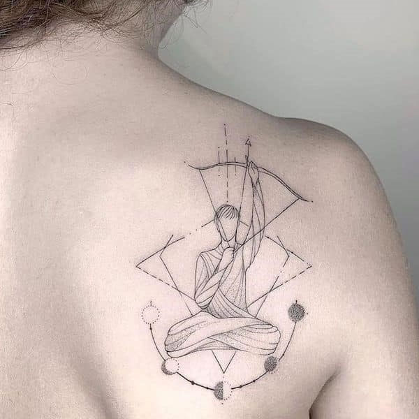 Tattoo cung nhân mã lưng đẹp