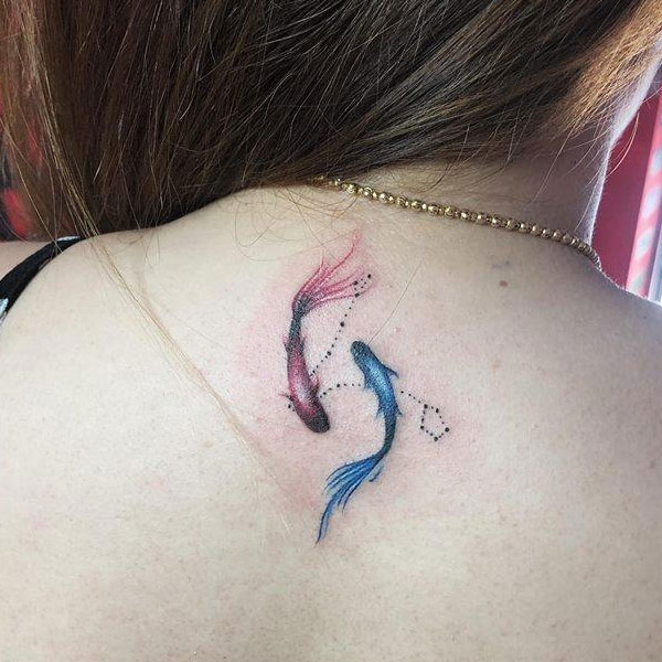 Tattoo cung song ngư ở lưng