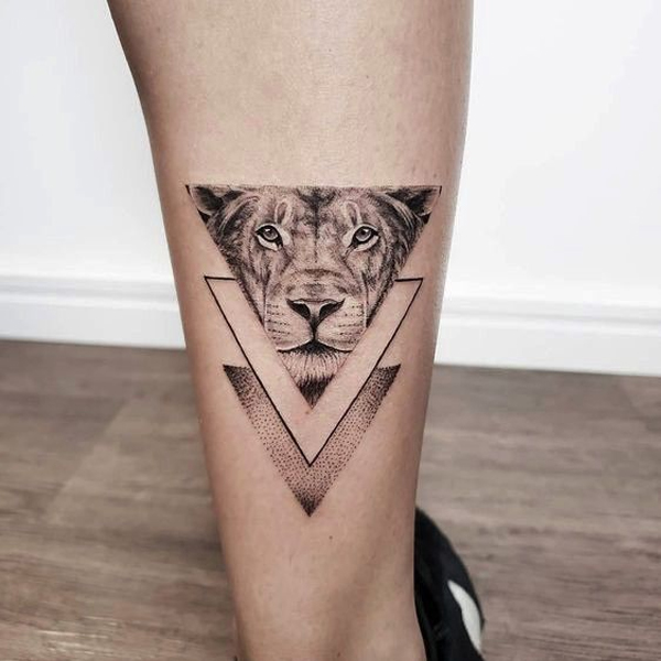 Tattoo cung sư tử ở chân