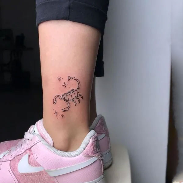 Tattoo cung thiên yết ở cổ chân