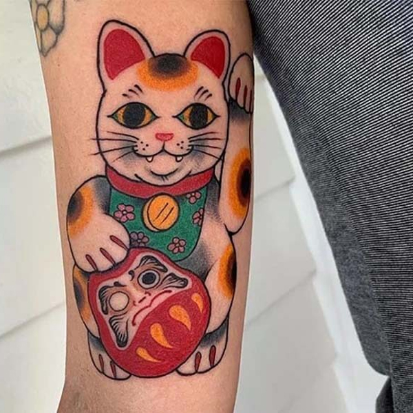 Tattoo daruma và mèo thần tài