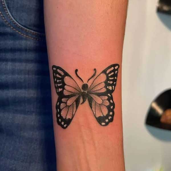 Tattoo dấu chấm phẩy bươm bướm đẹp