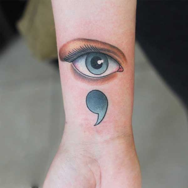 Tattoo dấu chấm phẩy con mắt