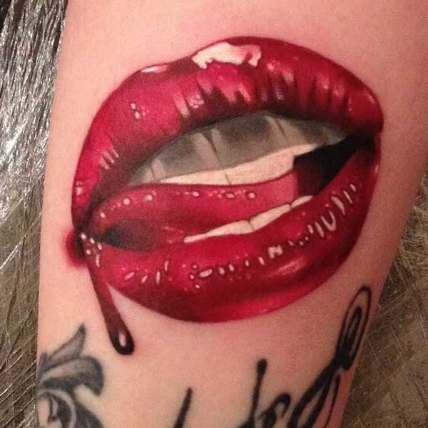 Tattoo đôi môi căng mọng