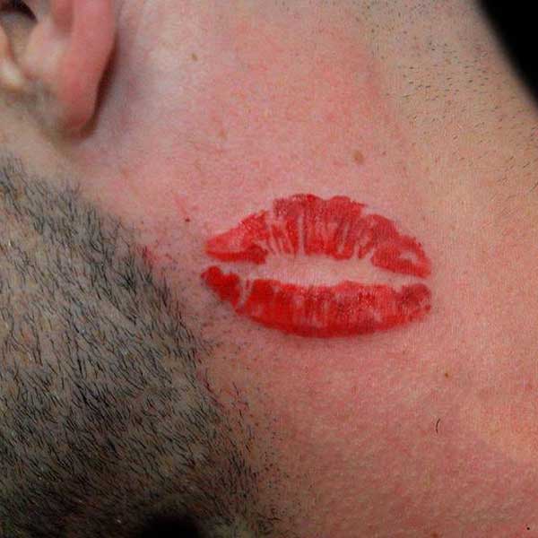 Tattoo đôi môi cho nam siêu đẹp