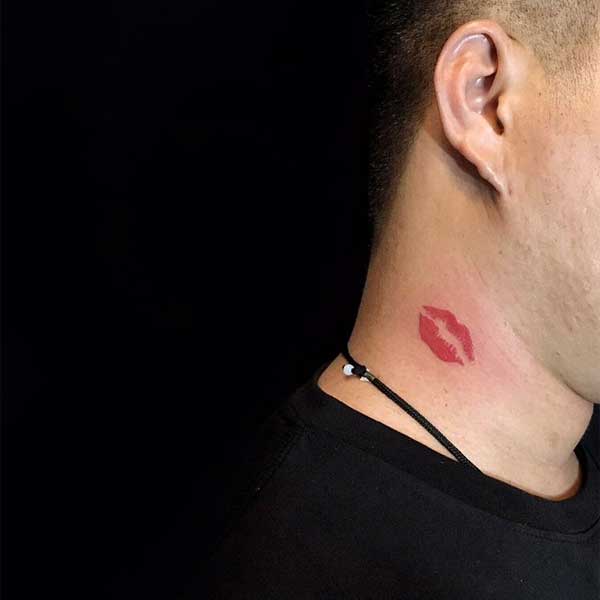 Tattoo đôi môi cho nam