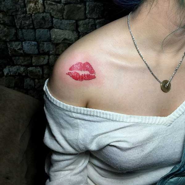 Tattoo đôi môi cho nữ đẹp
