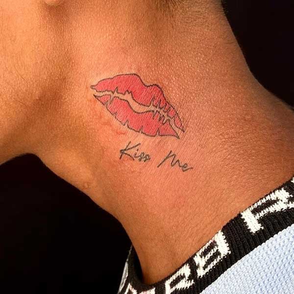 Tattoo đôi môi đẹp nam