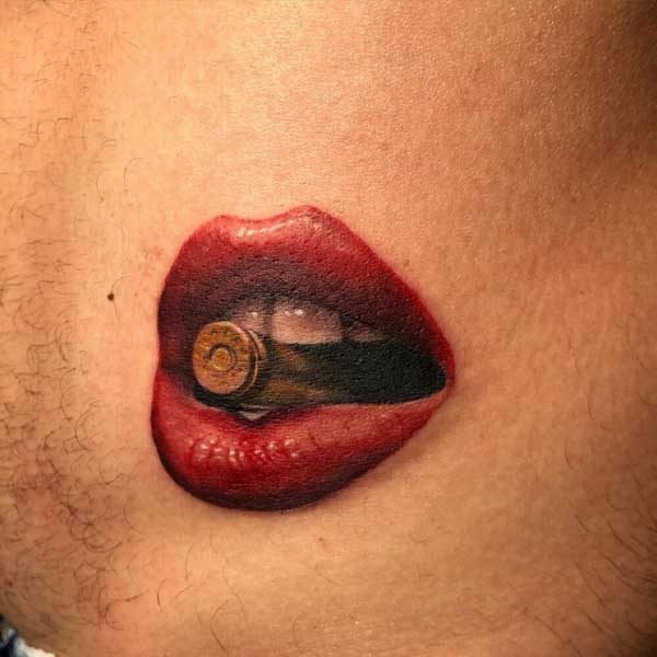 Tattoo đôi môi ngậm đạn
