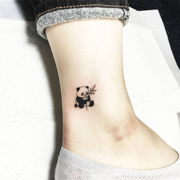 Tattoo gấu trúc cổ chân