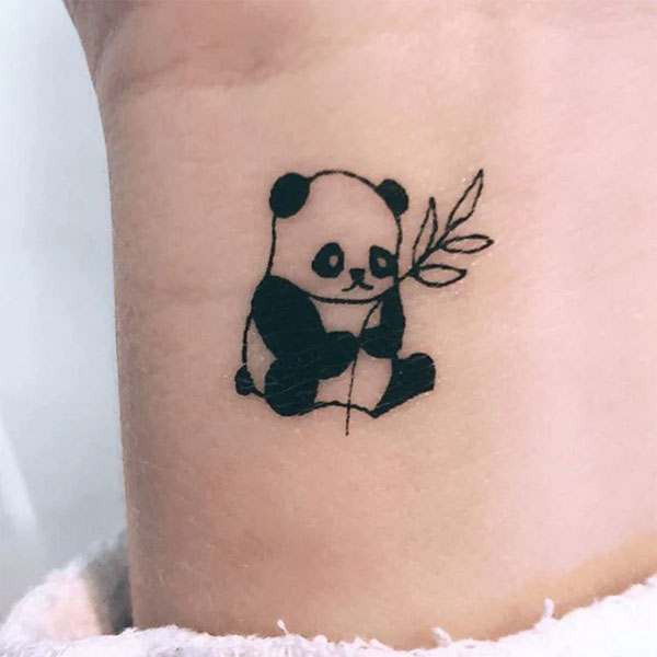 Tattoo gấu trúc mini ở tay