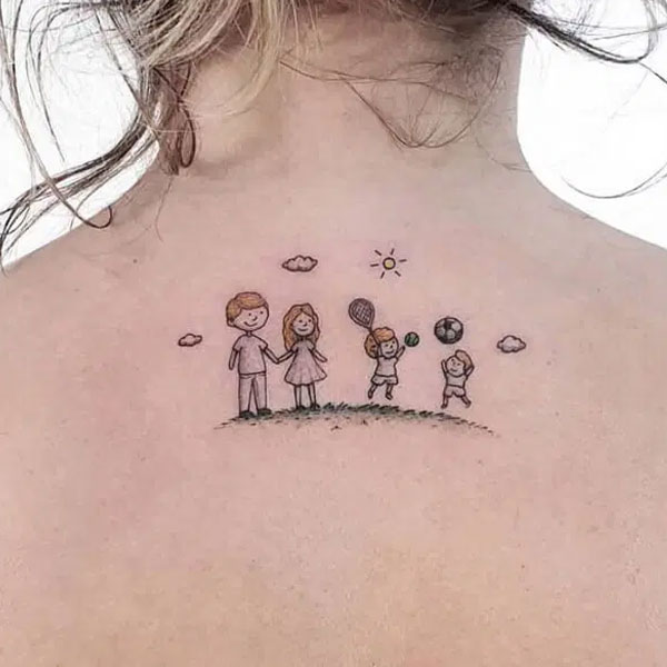 Tattoo gia đình 4 người ở lưng