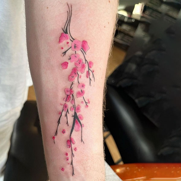 Tattoo hoa đào cánh tay đẹp