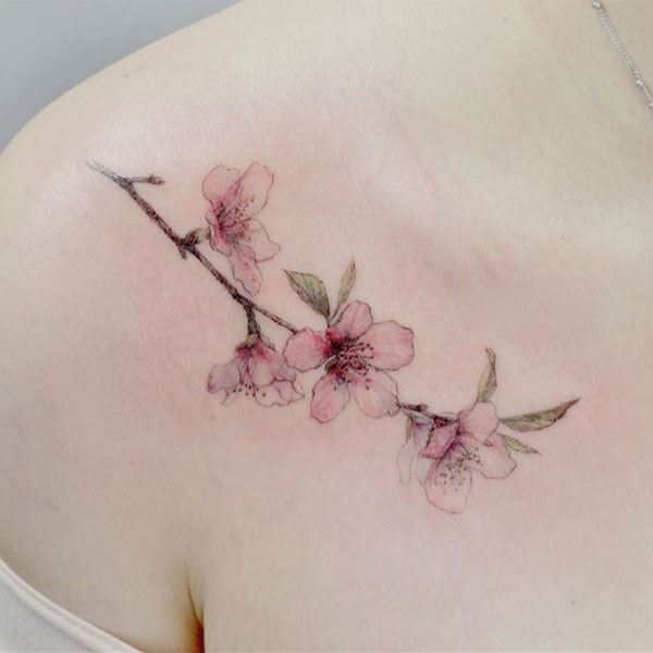 Tattoo hoa đào cho nữ