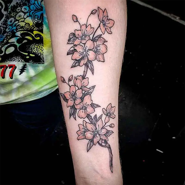 Tattoo hoa đào đen trắng