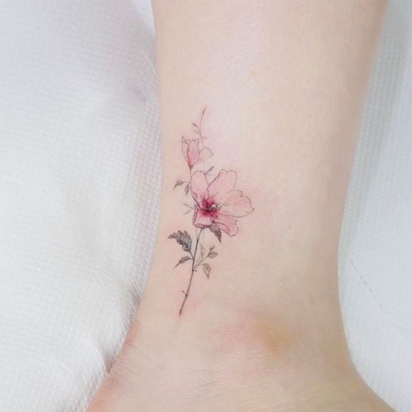 Tattoo hoa đào đẹp ở chân