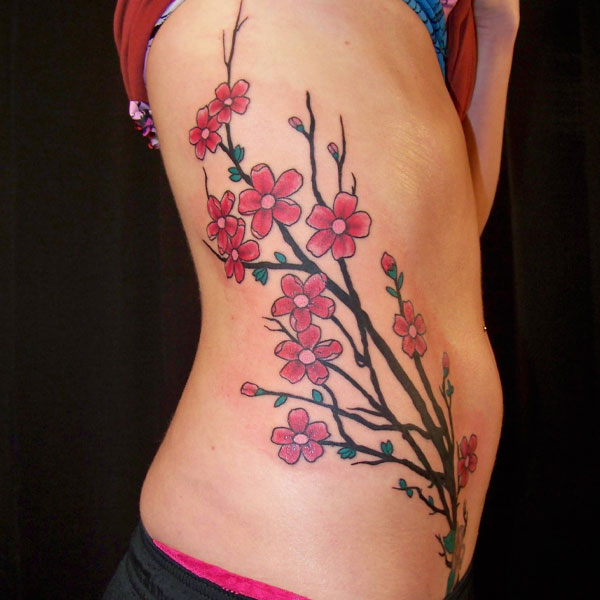 Tattoo hoa đào ở bụng