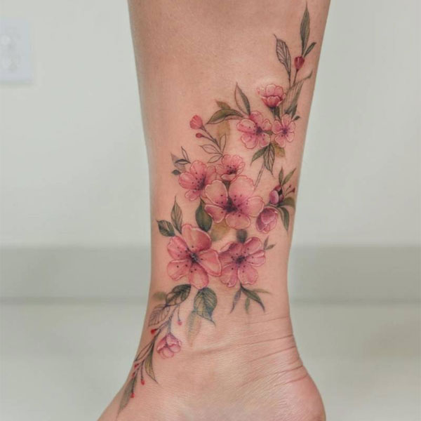 Tattoo hoa đào ở cổ chân