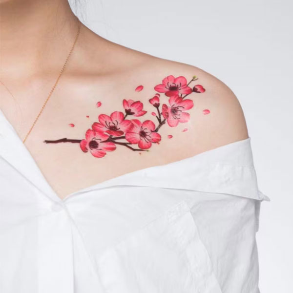 Tattoo hoa đào trên vai