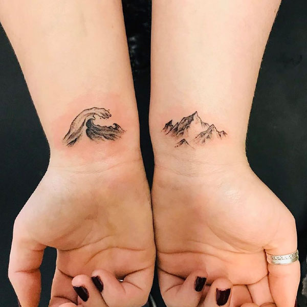 Tattoo mệnh mộc sóng biển cổ tay đẹp