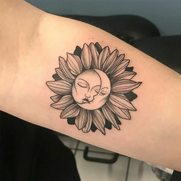 Tattoo mệnh thổ hoa mặt trời cực đẹp