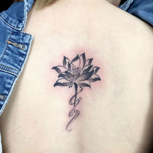 Tattoo mệnh thổ hoa sen đẹp