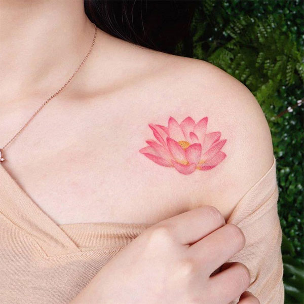 Tattoo mệnh thổ hoa sen