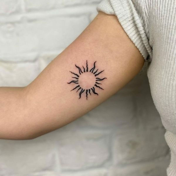 Tattoo mệnh thổ mặt trời