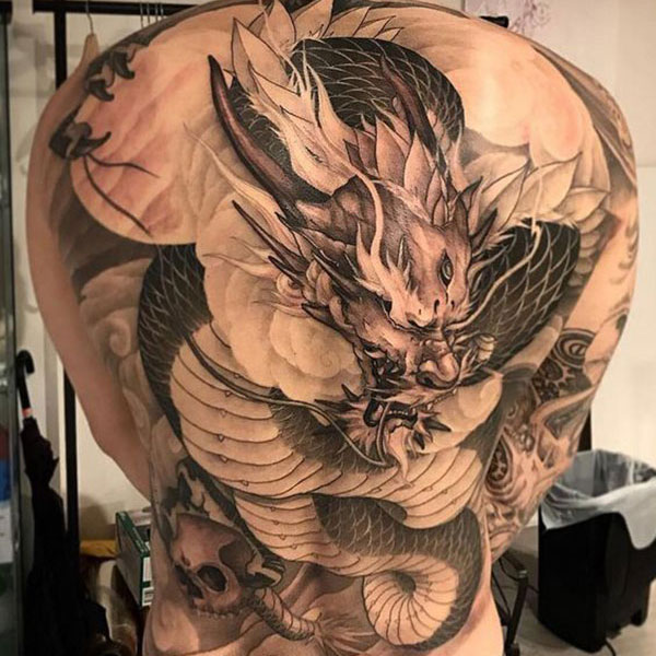 Tattoo mệnh thổ rồng kín lưng