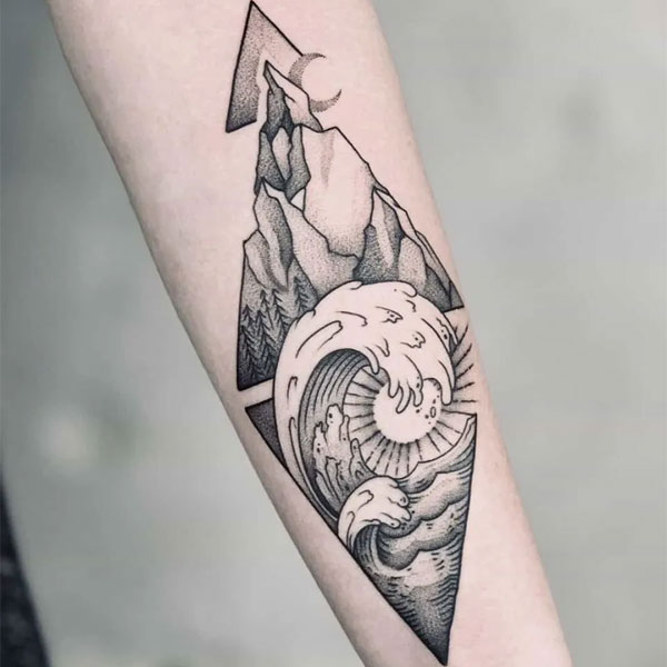 Tattoo mệnh thủy tam giác