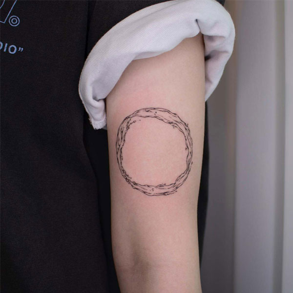 Tattoo mệnh thủy vòng tròn