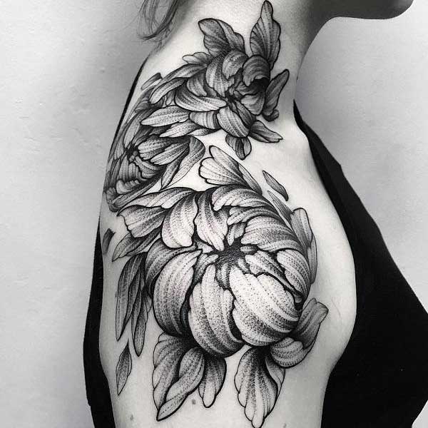 Tattoo ở vai hoa cúc