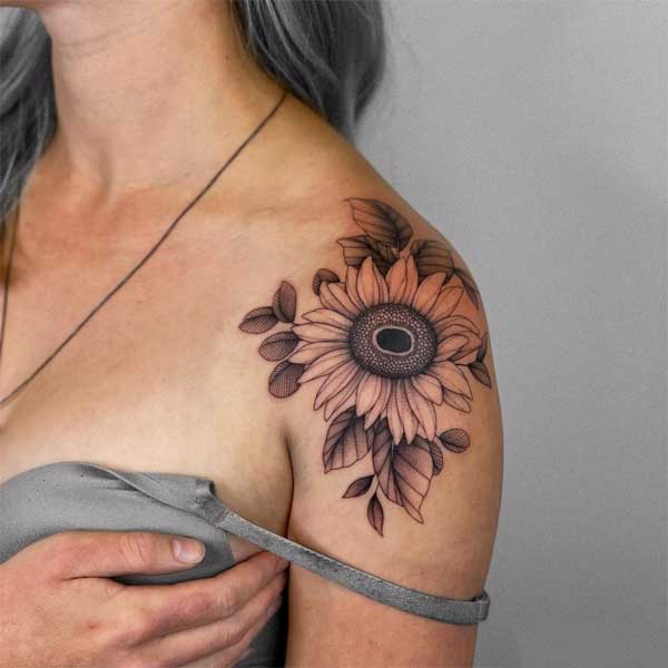 Tattoo ở vai hoa hướng dương