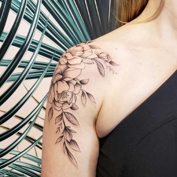 Tattoo ở vai cho nữ