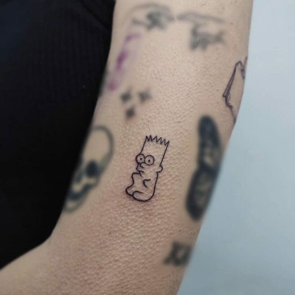 Tattoo simpson bắp tay