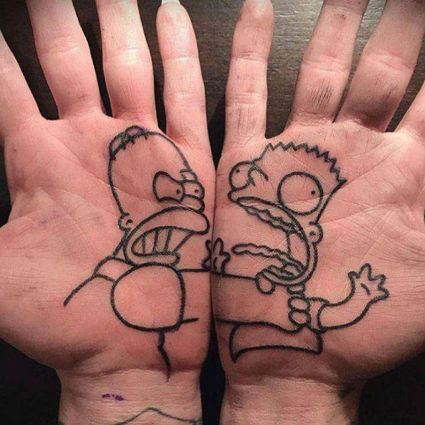 Tattoo simpson trên lòng bàn tay