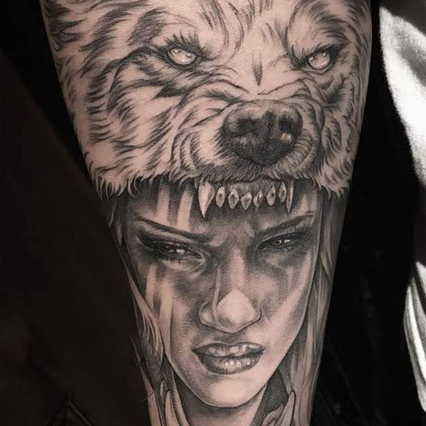 Tattoo thổ dân và chó sói
