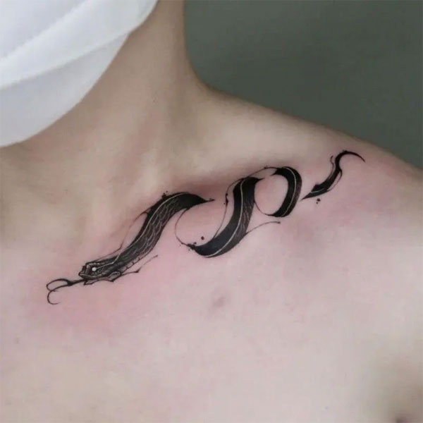 Tattoo xương quai xanh con rắn