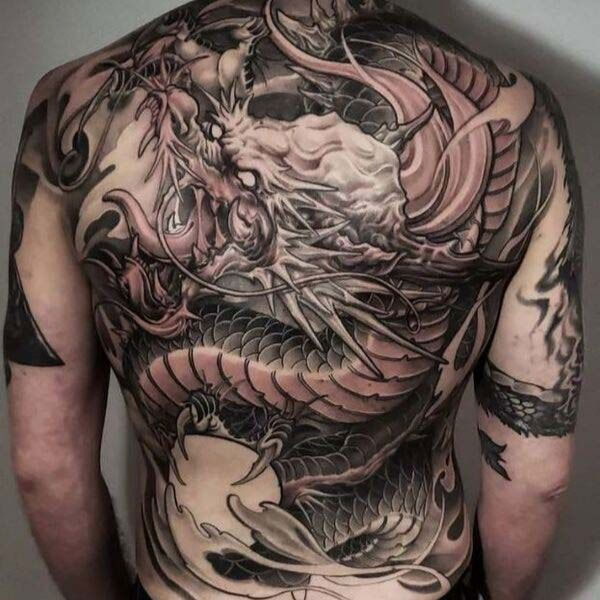 Tattoo ý nghĩa kín lưng