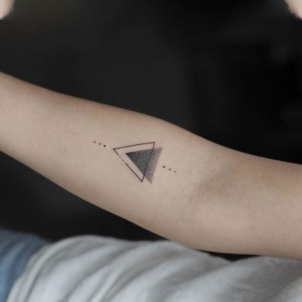 Tattoo ý nghĩa tam giác