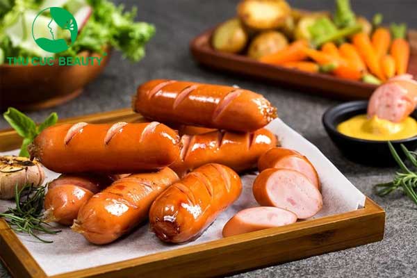 Nâng mũi ăn xúc xích được không?