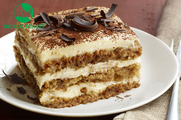 Xăm môi có được ăn bánh ngọt không?